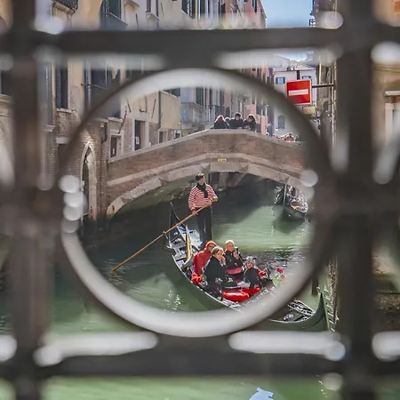 Corte Rubbi 1 A True Canal-side Experience *