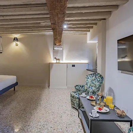 Corte Rubbi 1 A True Canal-side Experience Venedik
