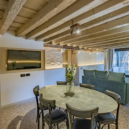 Corte Rubbi 1 A True Canal-side Experience