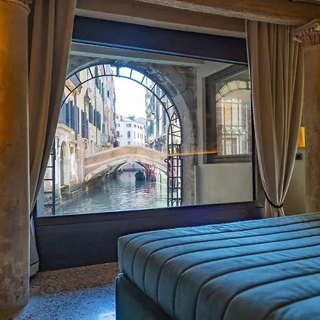 Corte Rubbi 1 A True Canal-side Experience *