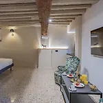 Corte Rubbi 1 A True Canal-side Experience ונציה