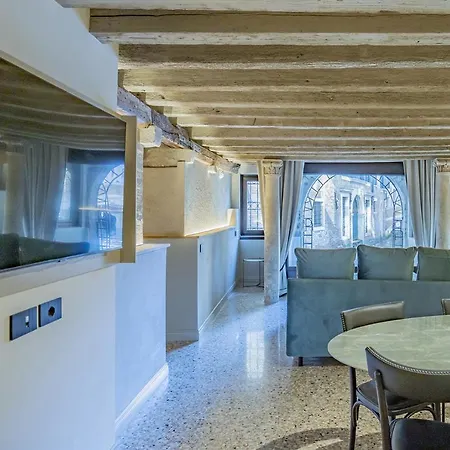 아파트 Corte Rubbi 1 A True Canal-side Experience