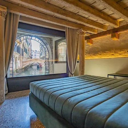 Corte Rubbi 1 A True Canal-side Experience *