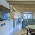 Apartment Corte Rubbi 1 A True Canal-side Experience