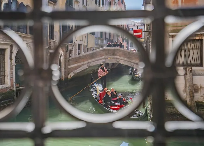 Corte Rubbi 1 A True Canal-side Experience *