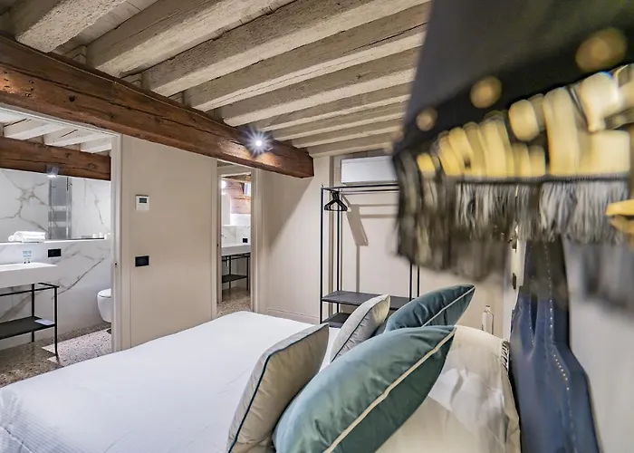 Corte Rubbi 1 A True Canal-side Experience *