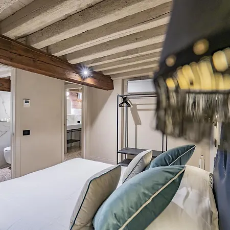 Corte Rubbi 1 A True Canal-side Experience *